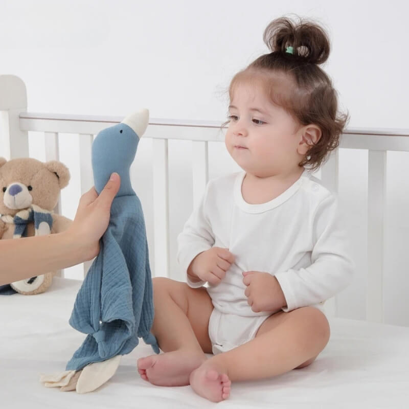 doudou bébé fille oie avec bébé