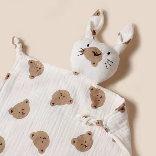 doudou bebe lapin proche