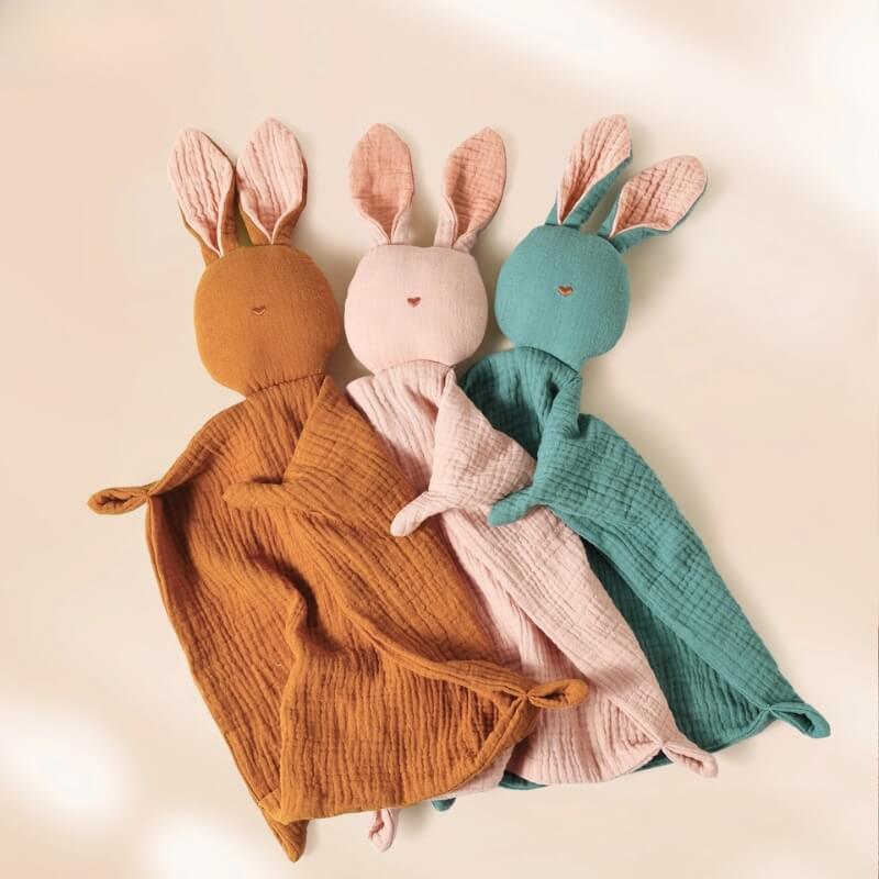doudou lapin avec cĆur brodĂ© trio