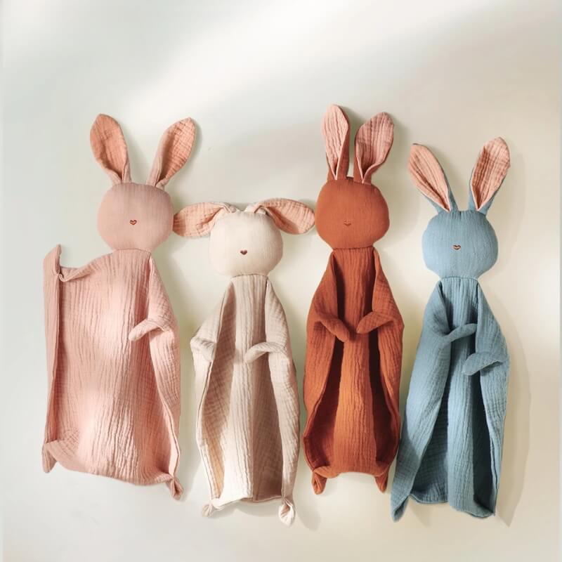 doudou lapin avec cĆur brodĂ© quattro