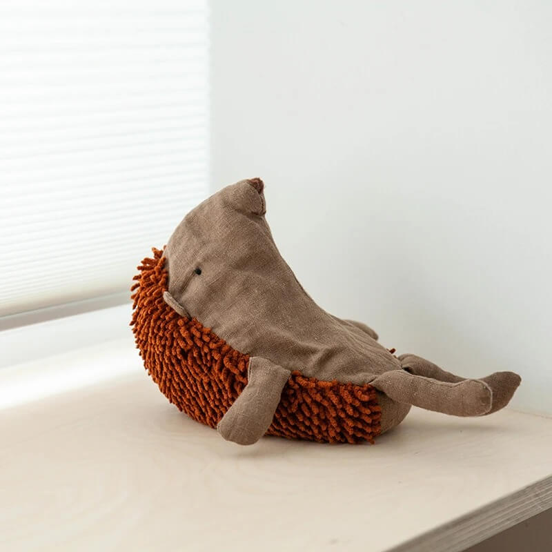 doudou bebe herisson allongé
